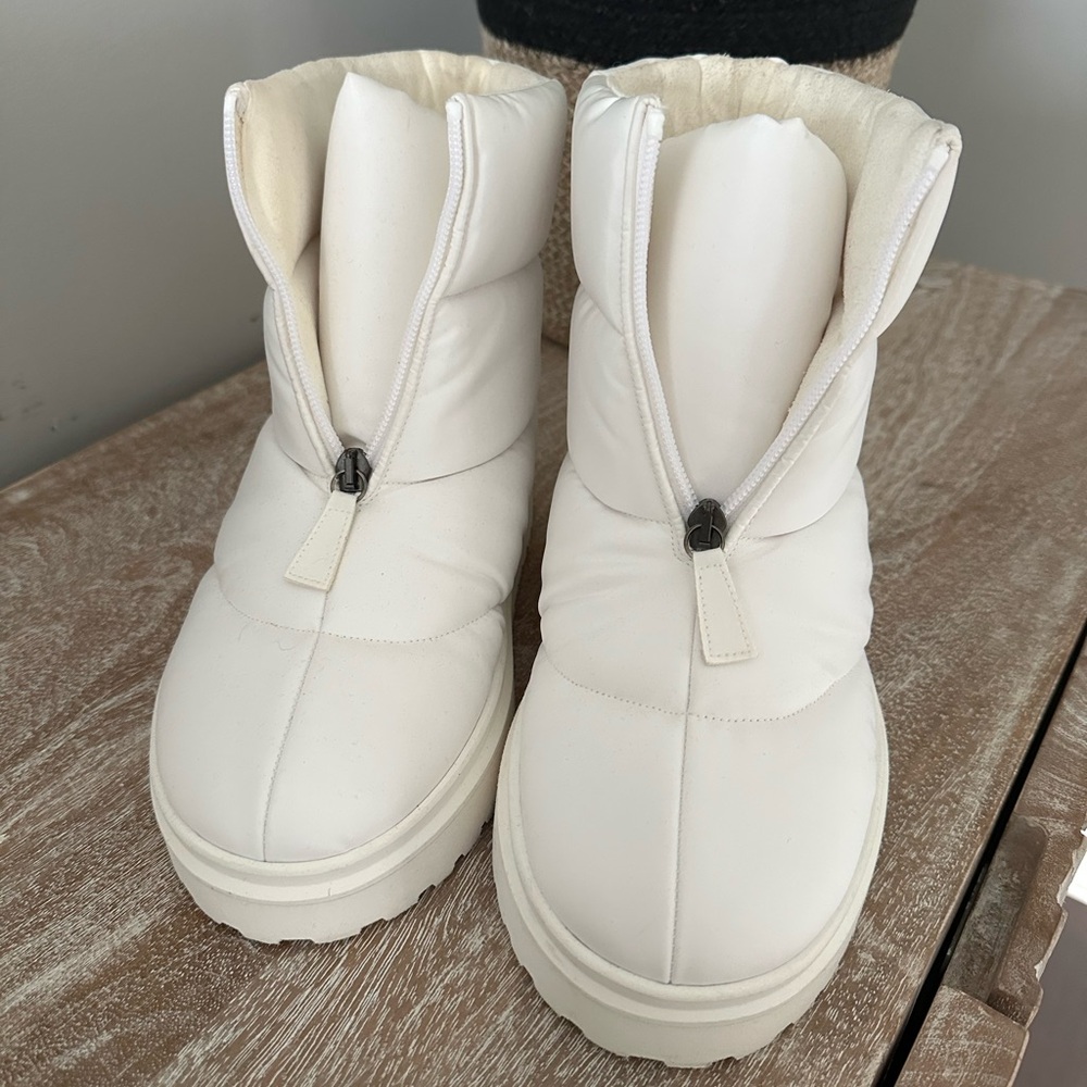 Gia Borghini Cream Winter Boots